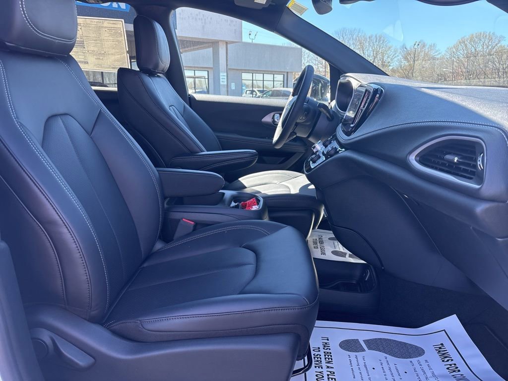 New 2025 Chrysler Pacifica Select image 21