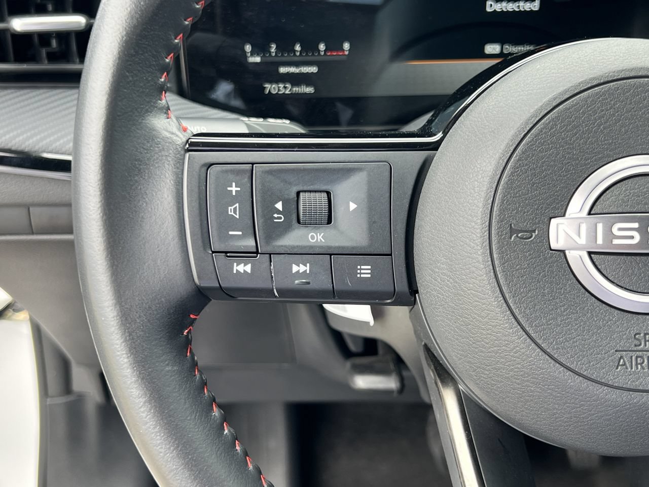 Used 2025 Nissan Kicks SR AWD/4WD image 10