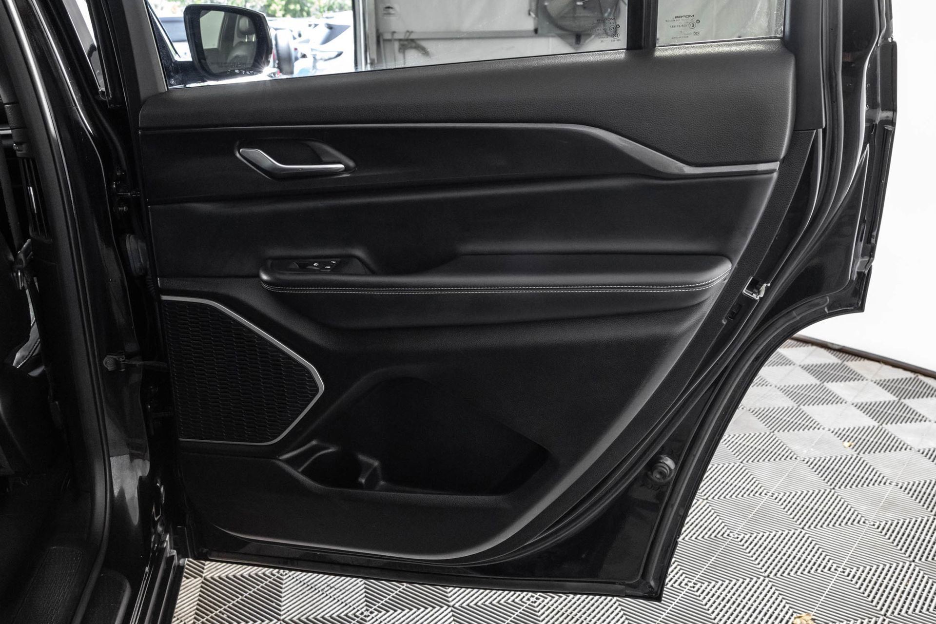 Used 2022 Jeep Grand Cherokee L Laredo AWD/4WD image 41