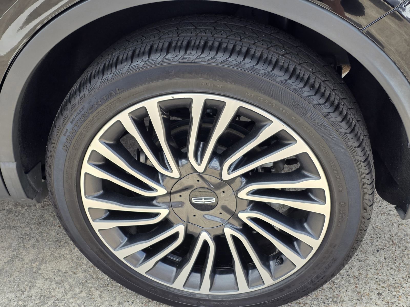 Used 2021 Lincoln Corsair Reserve w/ Elements Package FWD image 11