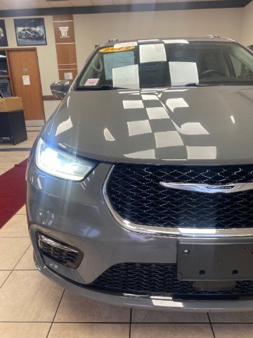 Used 2022 Chrysler Pacifica Touring-L image 12