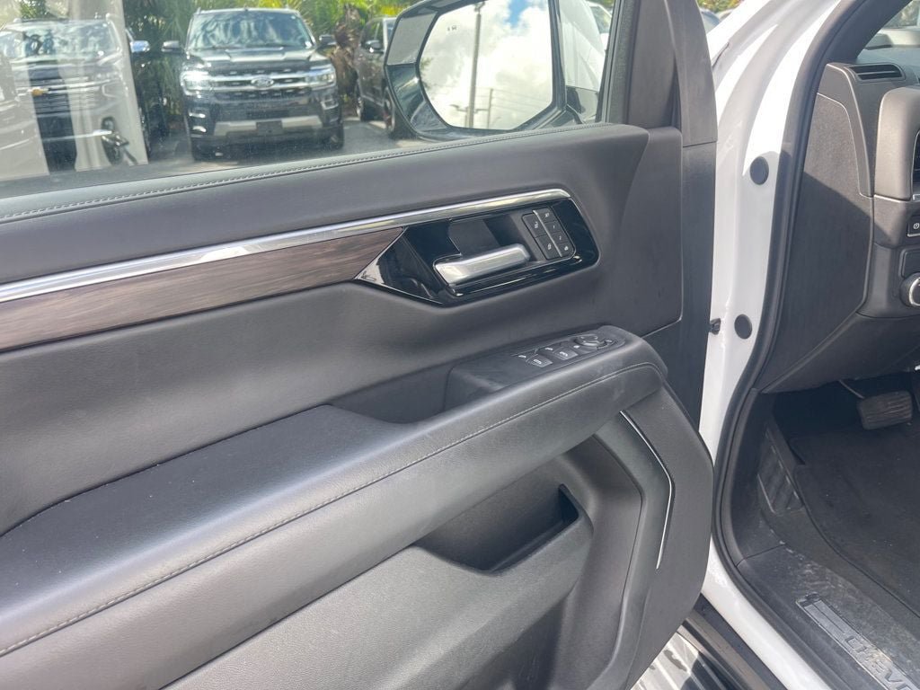 Used 2025 Chevrolet Tahoe LT RWD image 11