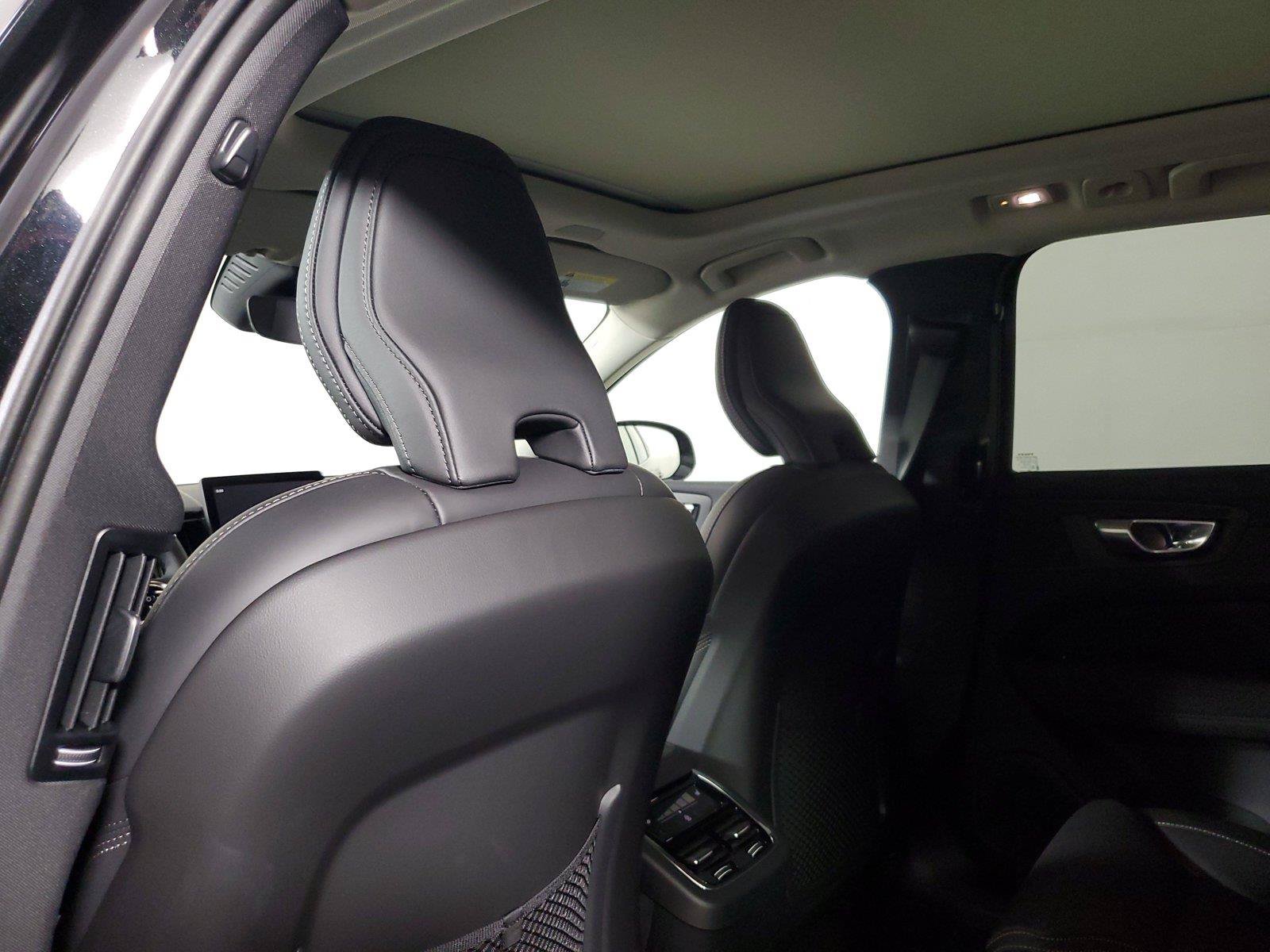 New 2027 Volvo XC60 B5 Ultra AWD/4WD image 14