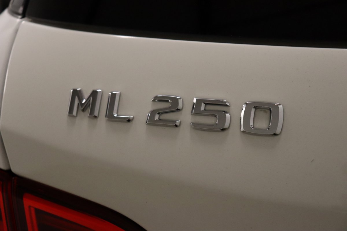 Used 2015 Mercedes-Benz ML 250 BlueTEC 4MATIC image 39