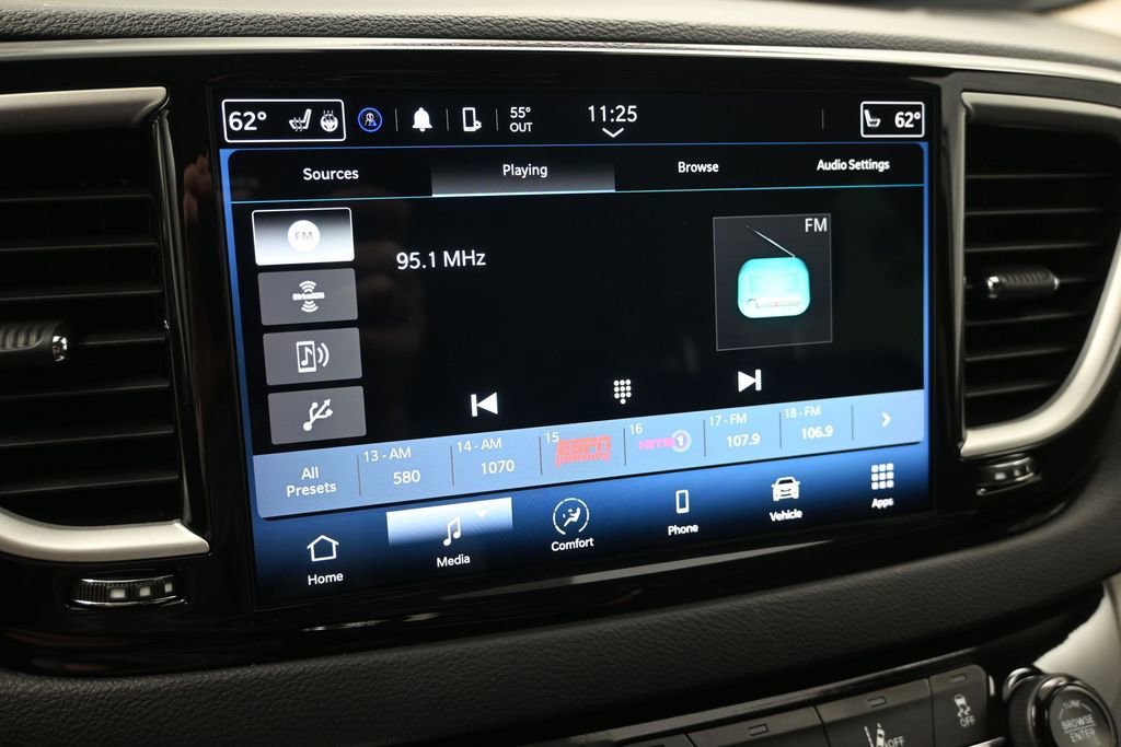 Used 2023 Chrysler Pacifica Touring-L FWD image 18