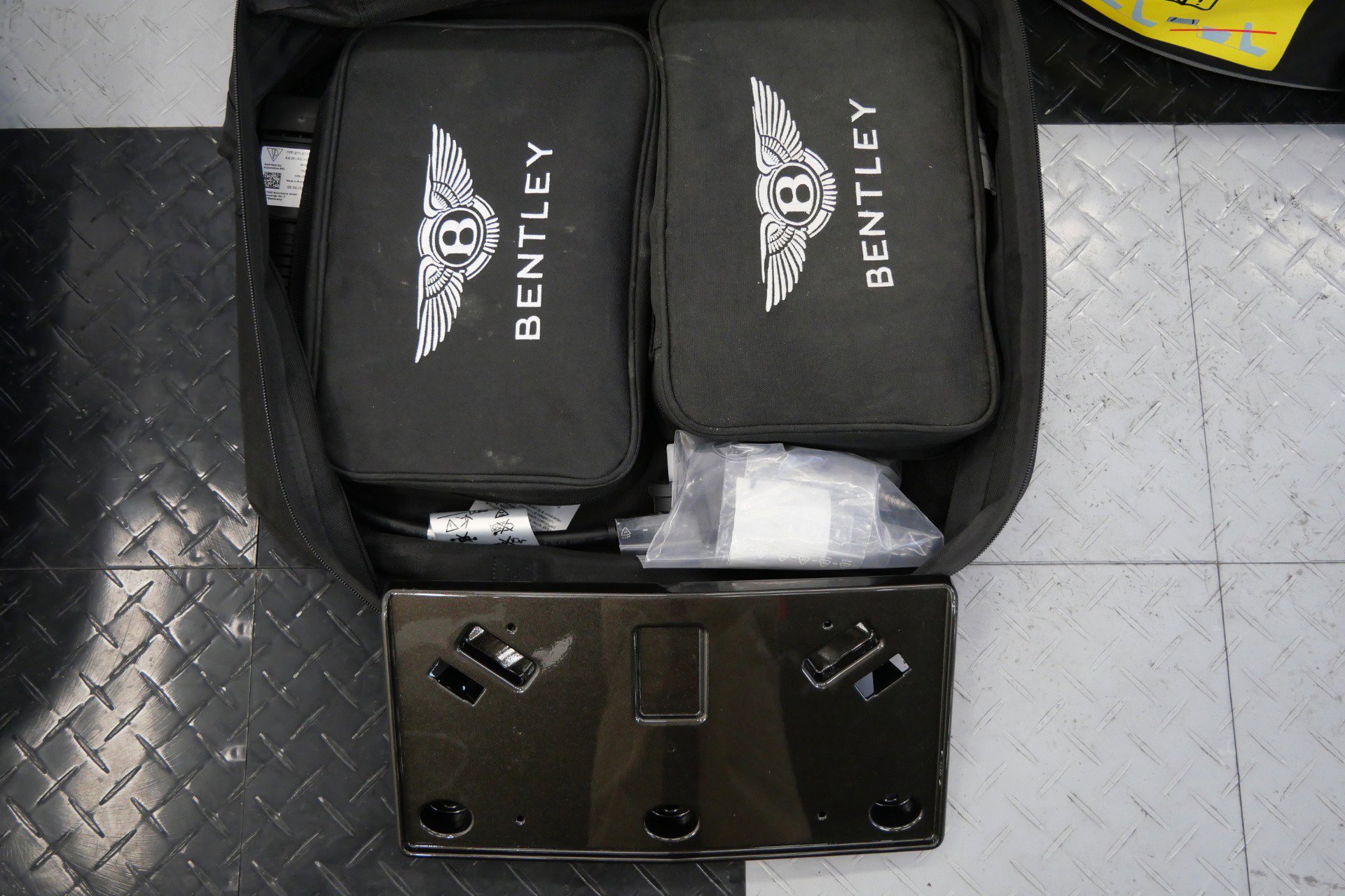 Used 2021 Bentley Bentayga Hybrid -Mulliner Driving Speci image 40