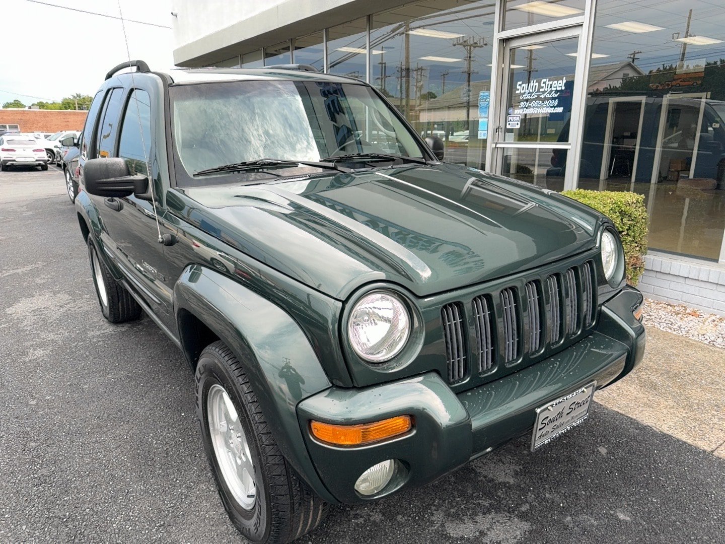 Used 2002 Jeep Liberty Limited AWD/4WD image 2