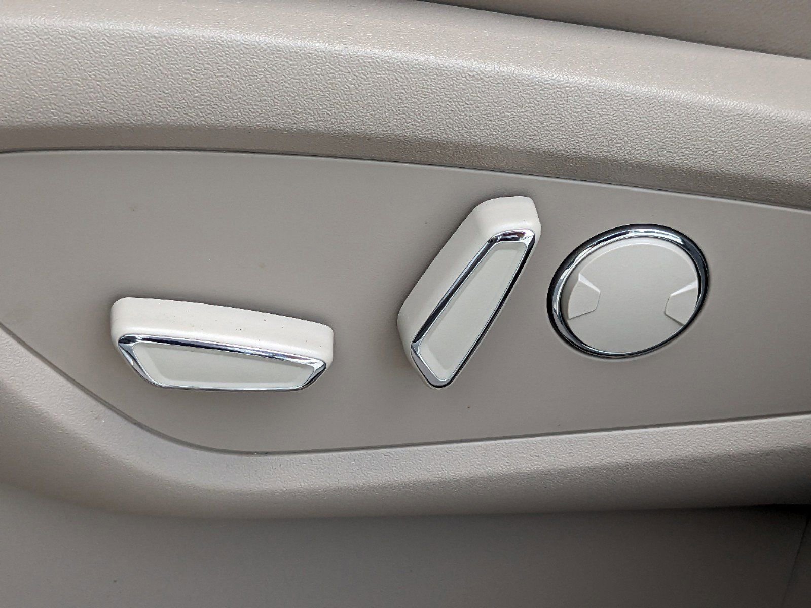 Certified 2023 Lincoln Nautilus Reserve w/ Equipment Group 202A image 22