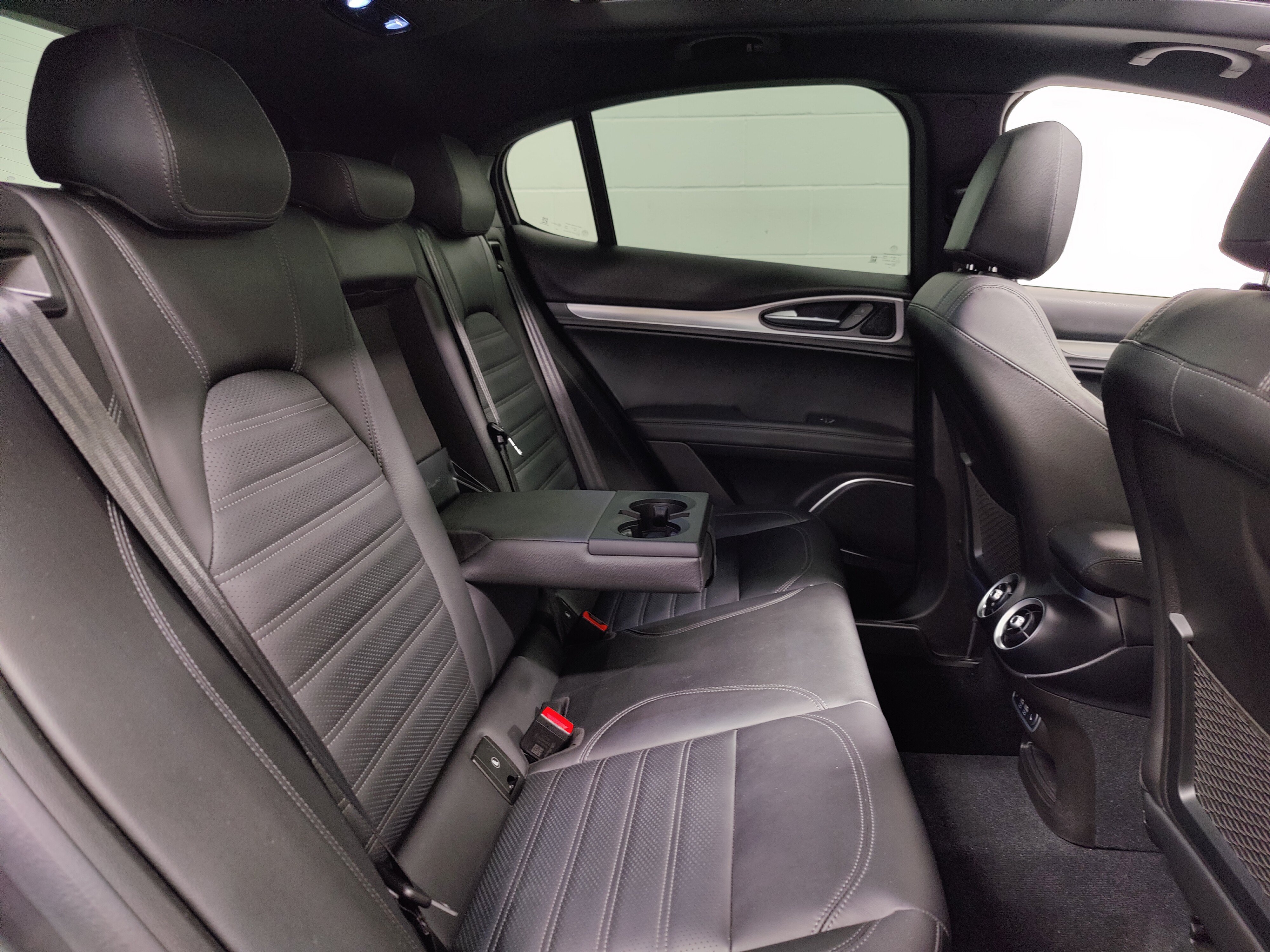 Certified 2023 Alfa Romeo Stelvio Veloce AWD/4WD image 16