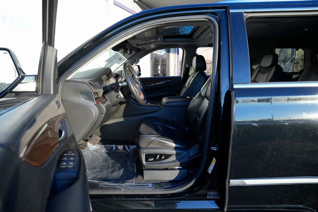 Used 2020 Cadillac Escalade Luxury AWD/4WD image 18