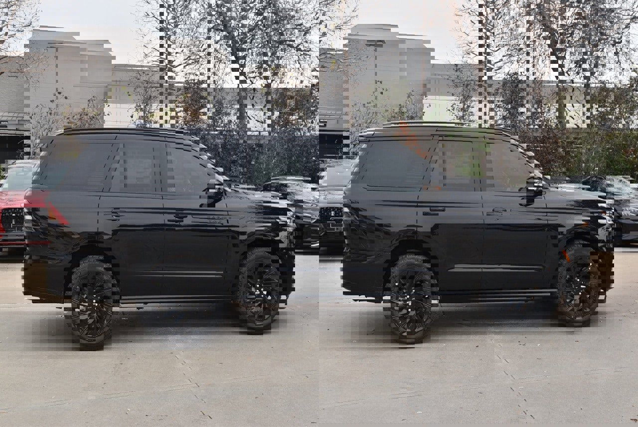 New 2025 Lincoln Navigator Reserve w/ Jet Appearance Package image 12
