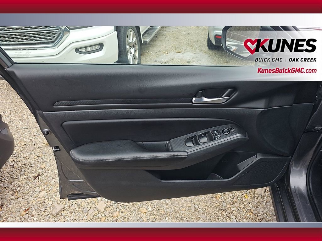 Used 2024 Nissan Altima 2.5 SV image 10