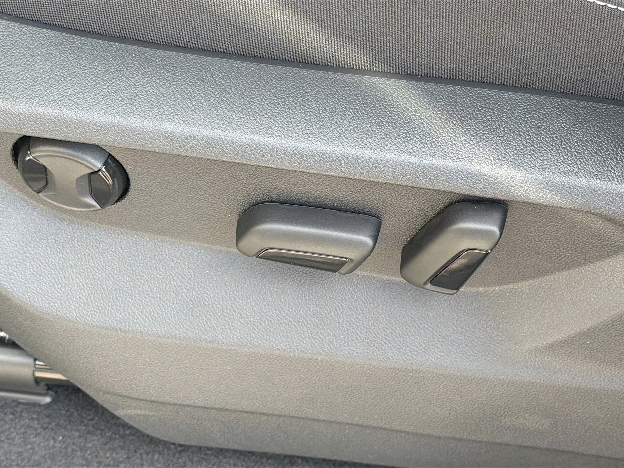 Used 2026 Volkswagen Atlas Cross Sport SE FWD image 24