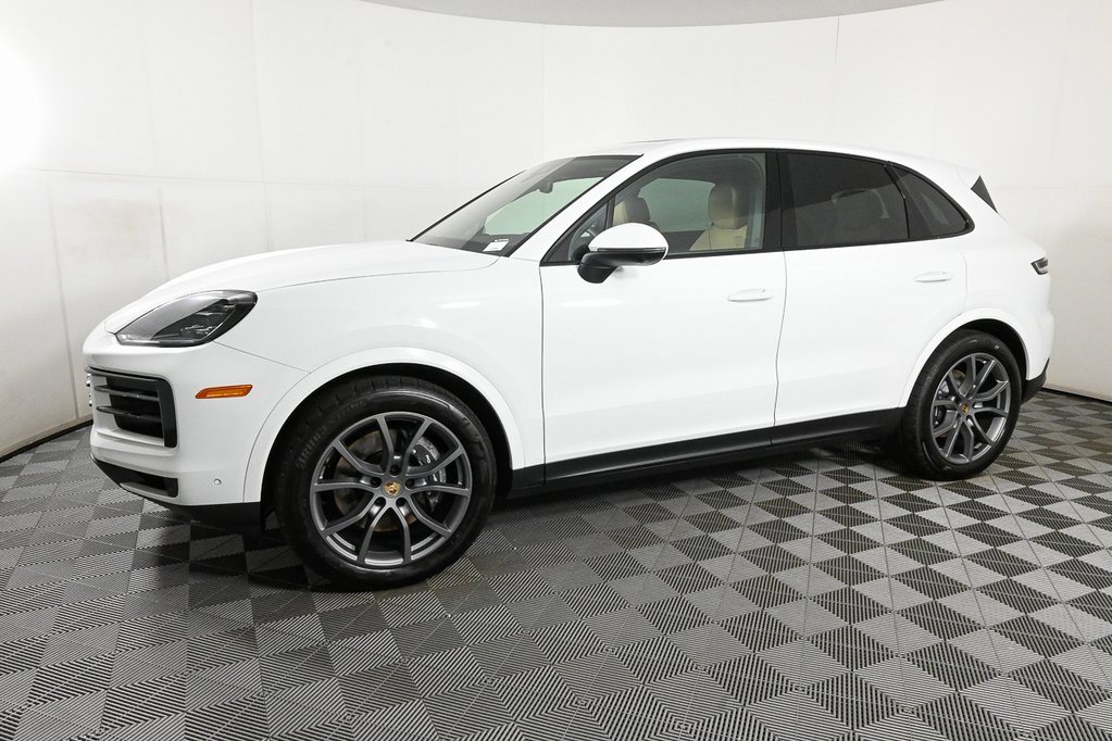 Used 2025 Porsche Cayenne image 2