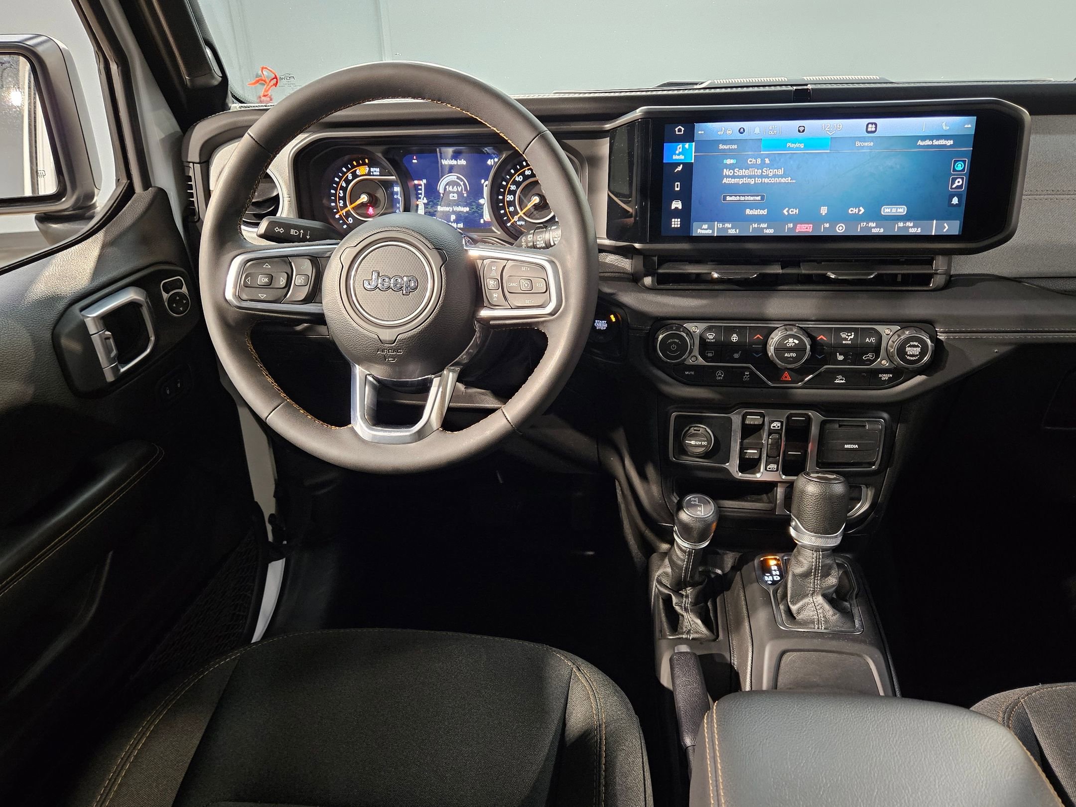 Used 2024 Jeep Wrangler Sahara image 9