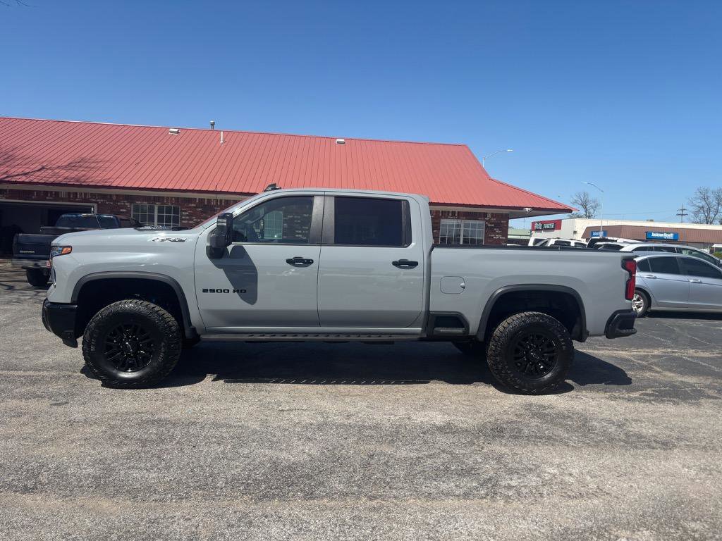 Used 2024 Chevrolet Silverado 2500 ZR2 w/ LPO, Dark Essentials Package image 2