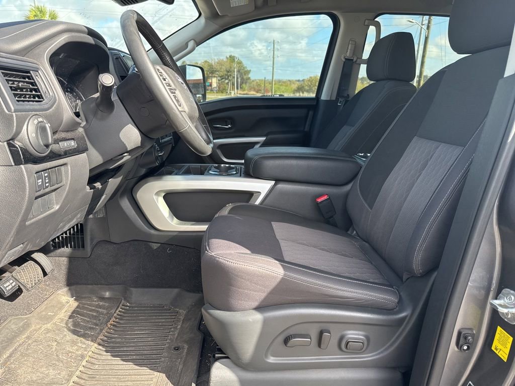 Used 2024 Nissan Titan SV w/ SV Convenience Package image 6