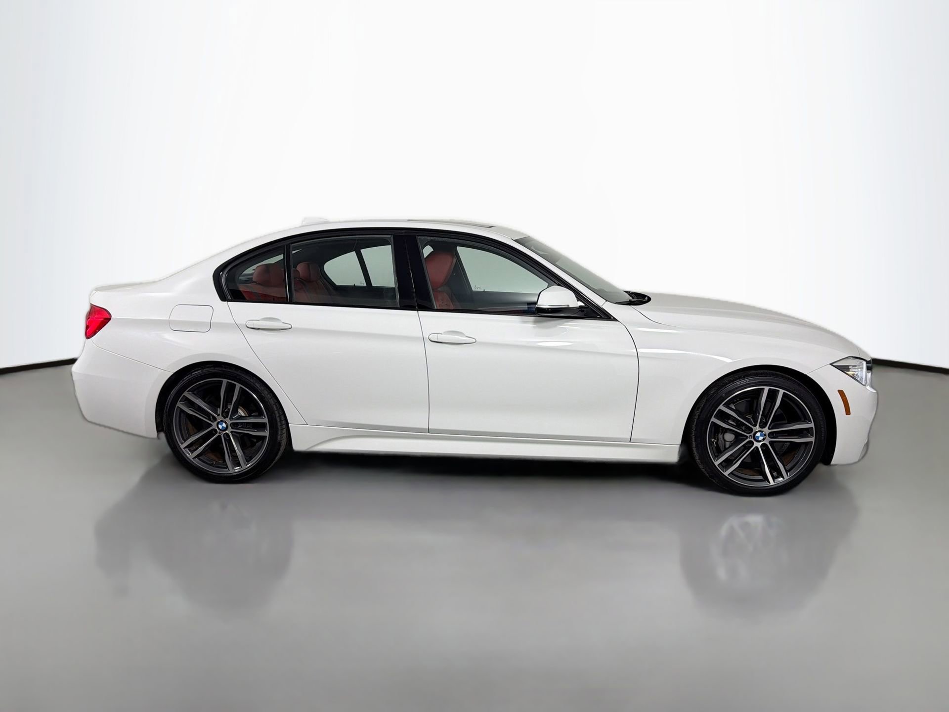 Used 2018 BMW 340i Sedan w/ Premium Package image 5