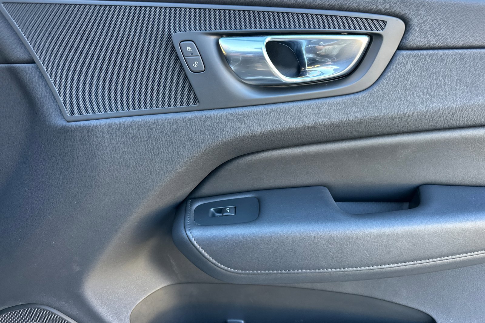 Certified 2025 Volvo XC60 B5 Core image 21