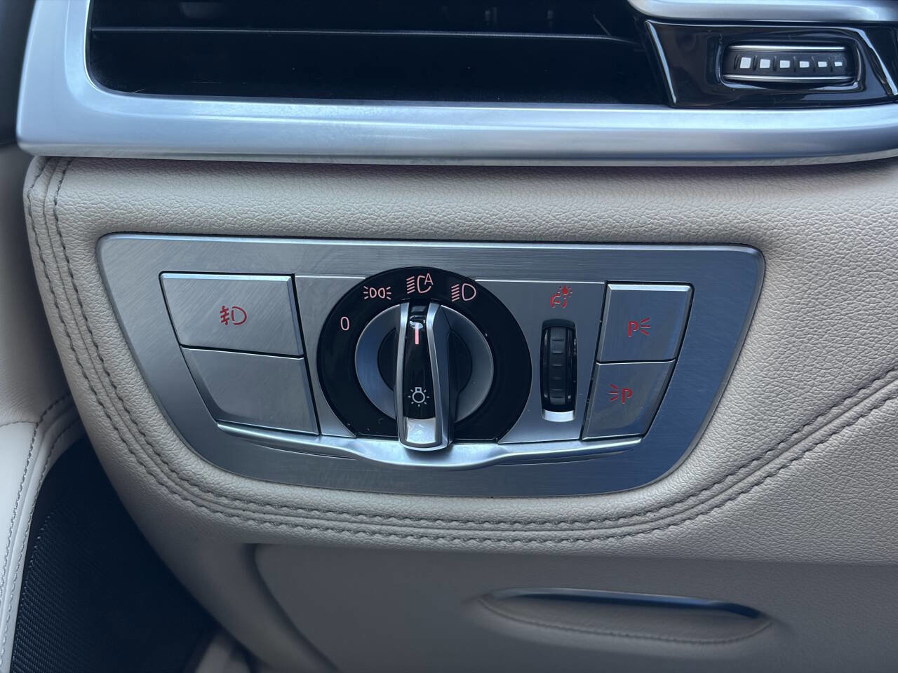 Used 2017 BMW 740i xDrive 740i xDrive AWD 4dr Sedan image 39