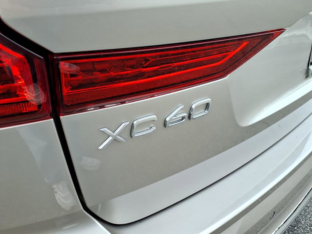 Certified 2023 Volvo XC60 B5 Plus w/ Climate Package image 9