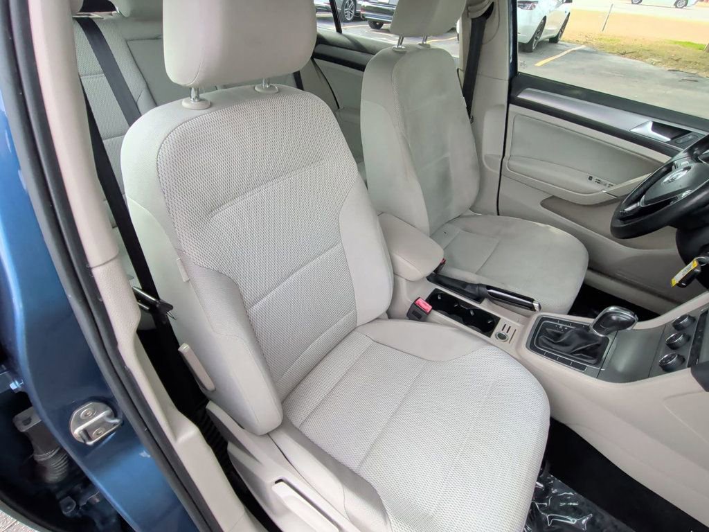 Used 2016 Volkswagen Golf S FWD image 21
