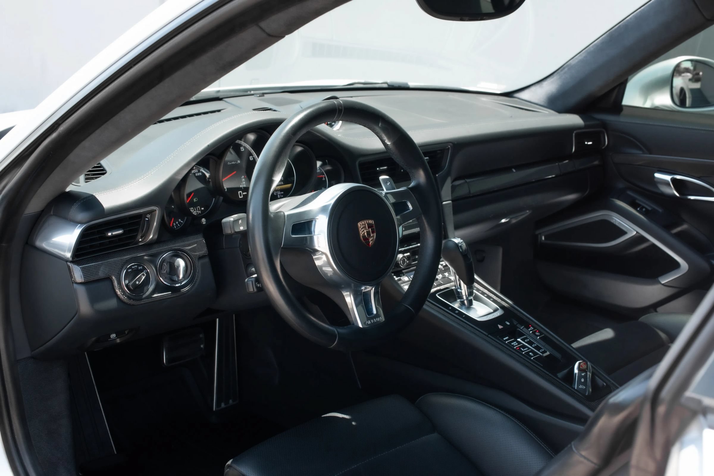 Used 2014 Porsche 911 Turbo S AWD/4WD image 9