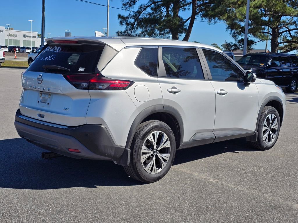Used 2023 Nissan Rogue SV image 3