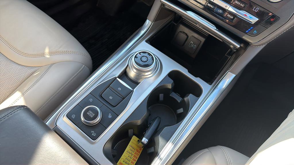 Used 2020 Ford Explorer Platinum w/ Premium Technology Package image 21