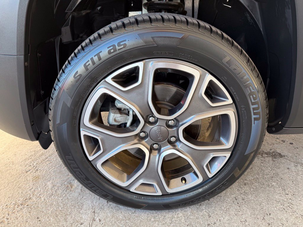 Used 2018 Jeep Renegade Limited w/ UConnect 8.4 Nav Group AWD/4WD image 11