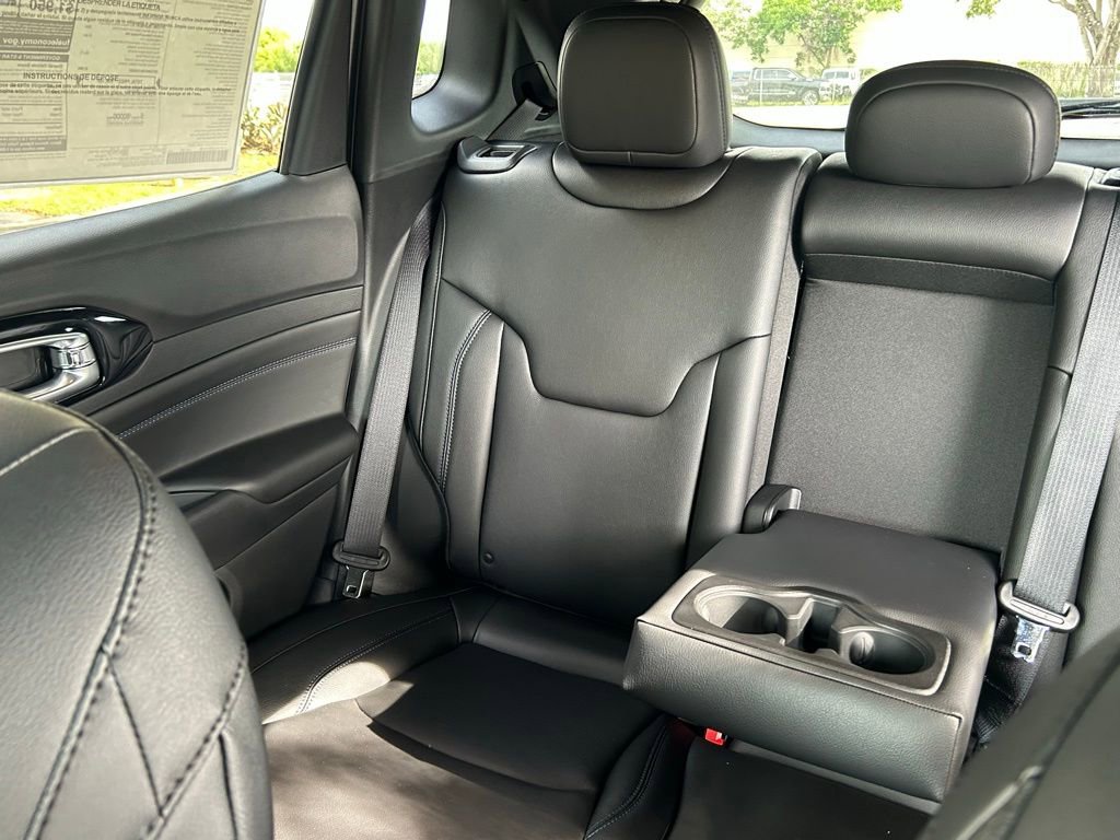 New 2025 Jeep Compass Limited w/ Sun & Sound Group AWD/4WD image 15
