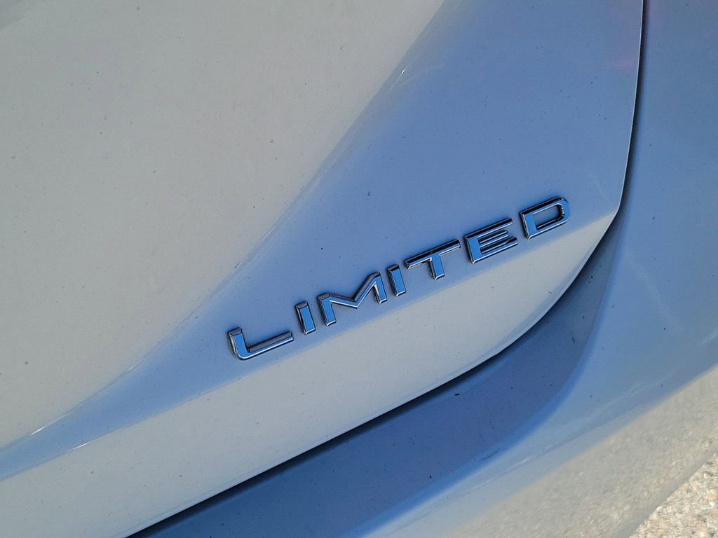 Used 2020 Toyota Avalon Limited image 13