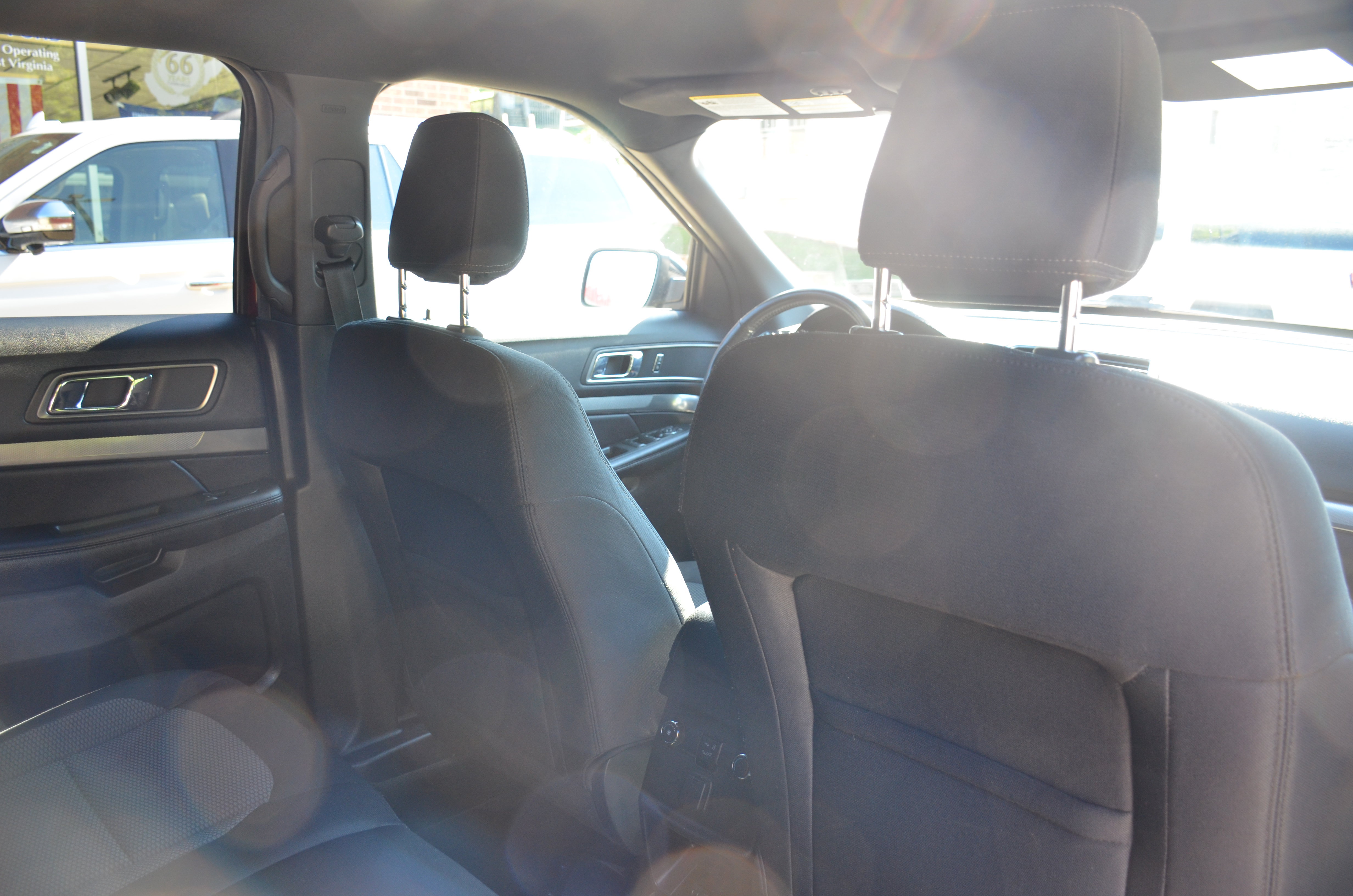 Used 2018 Ford Explorer XLT w/ Equipment Group 201A AWD/4WD image 37