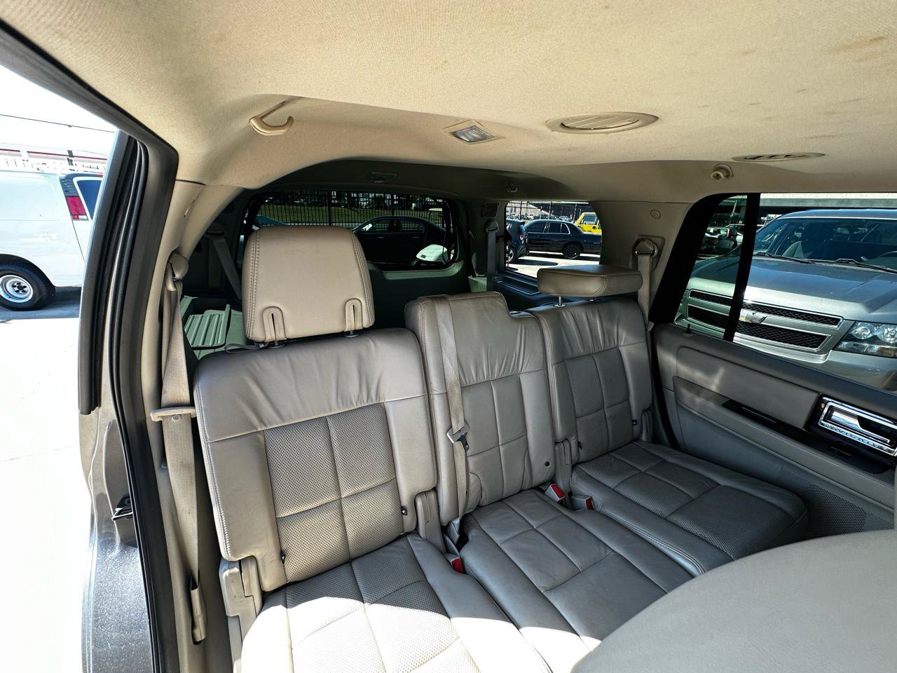 Used 2012 Lincoln Navigator 2WD image 32