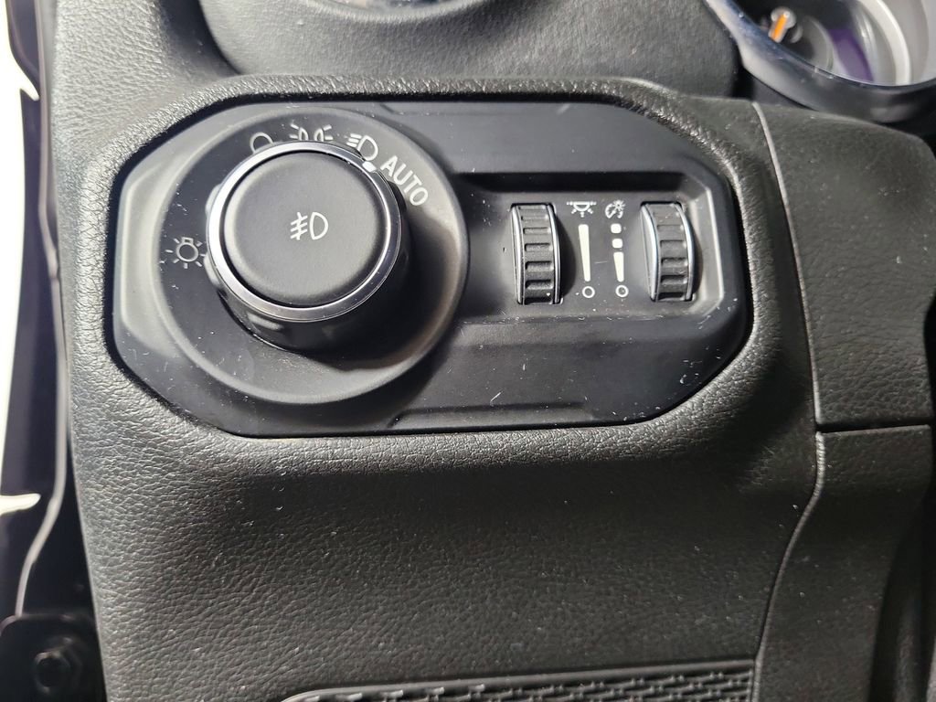 Used 2019 Jeep Wrangler Unlimited Sahara AWD/4WD image 13