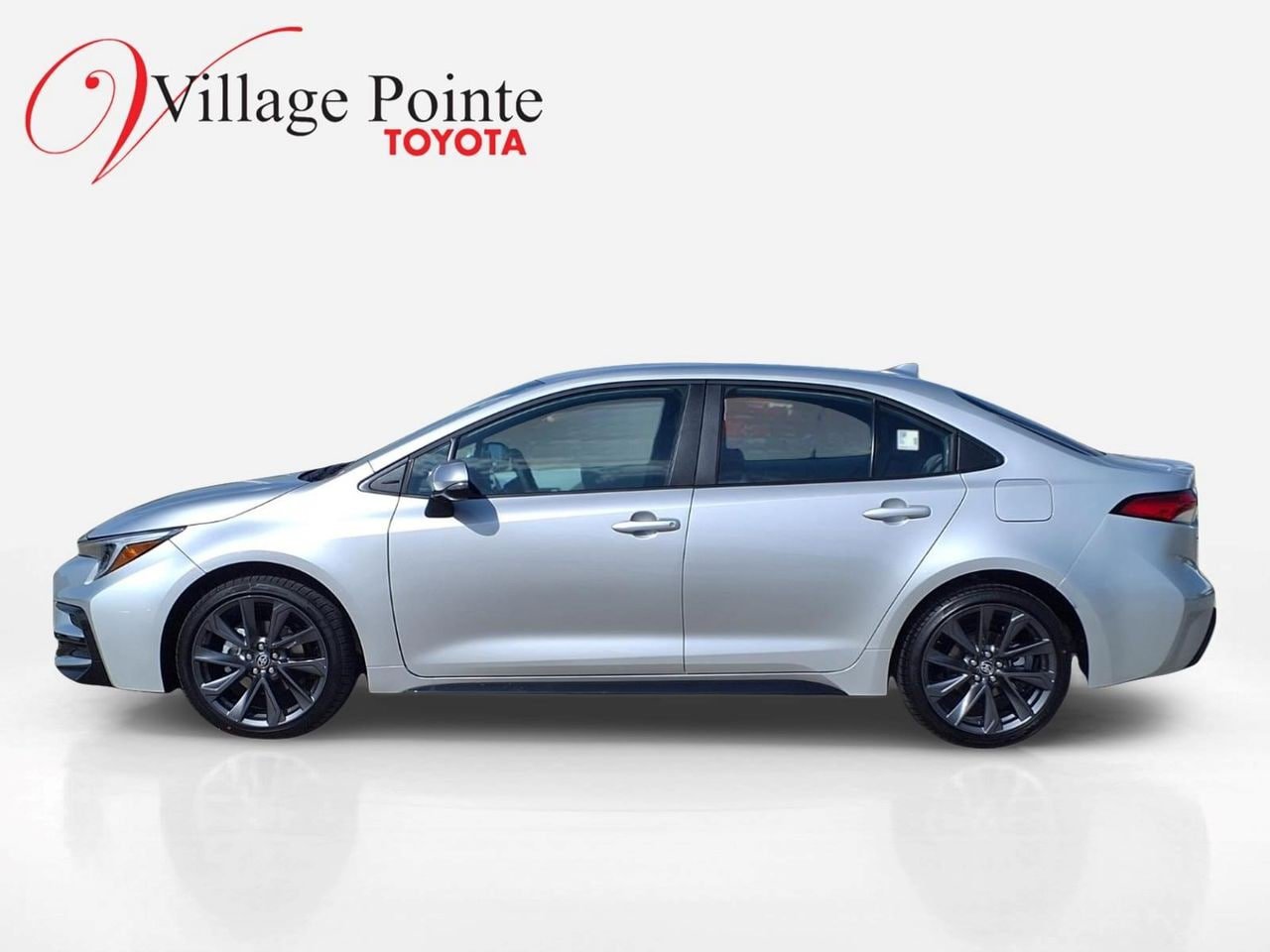Used 2026 Toyota Corolla SE FWD image 2