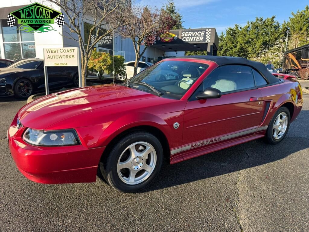 Used 2004 Ford Mustang Deluxe image 1