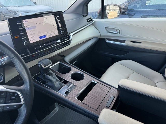 Certified 2021 Toyota Sienna XLE image 9