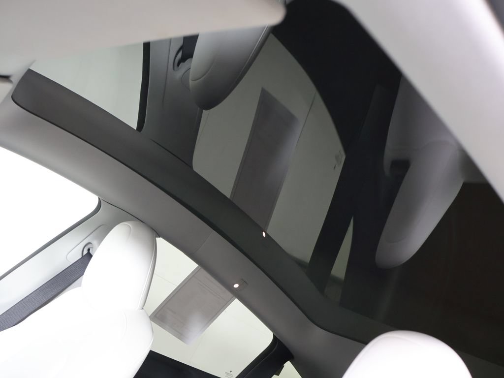 Used 2023 Tesla Model Y Long Range AWD/4WD image 19