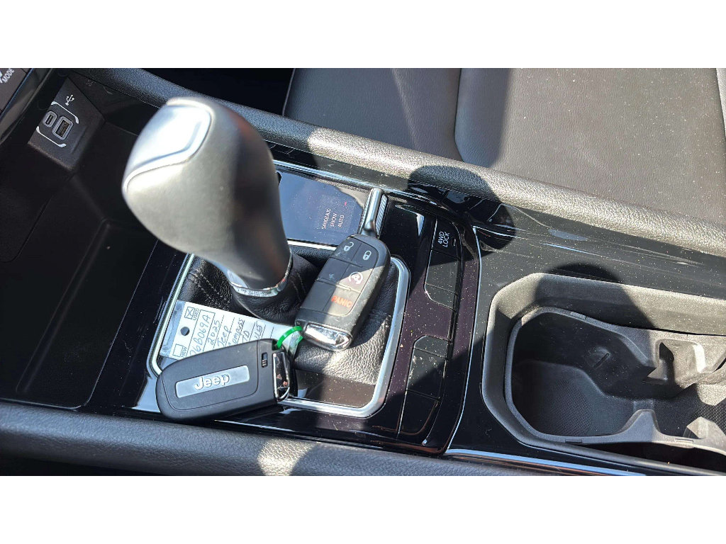 Used 2025 Jeep Compass Limited AWD/4WD image 19