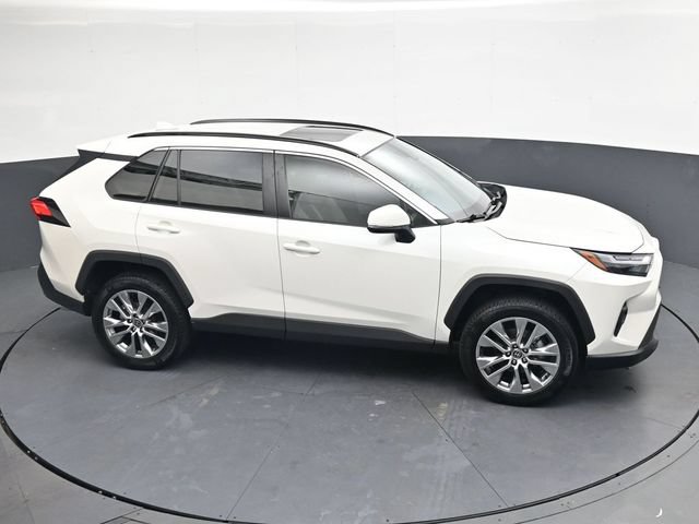 Used 2022 Toyota RAV4 XLE Premium AWD/4WD image 22
