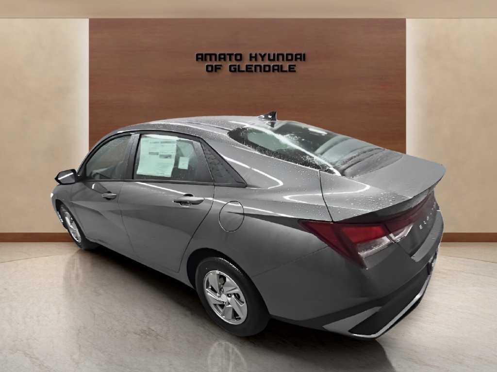 New 2026 Hyundai Elantra SE FWD image 4