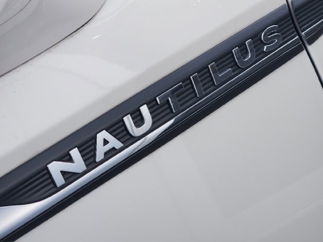 Used 2022 Lincoln Nautilus Reserve FWD image 9