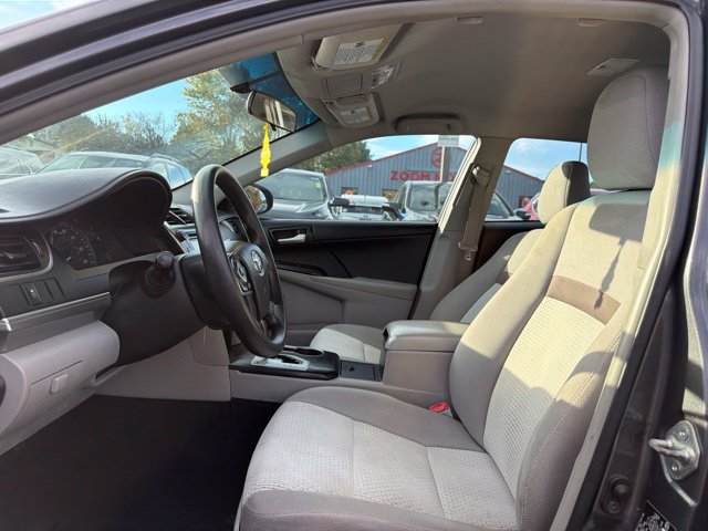 Used 2014 Toyota Camry LE FWD image 13