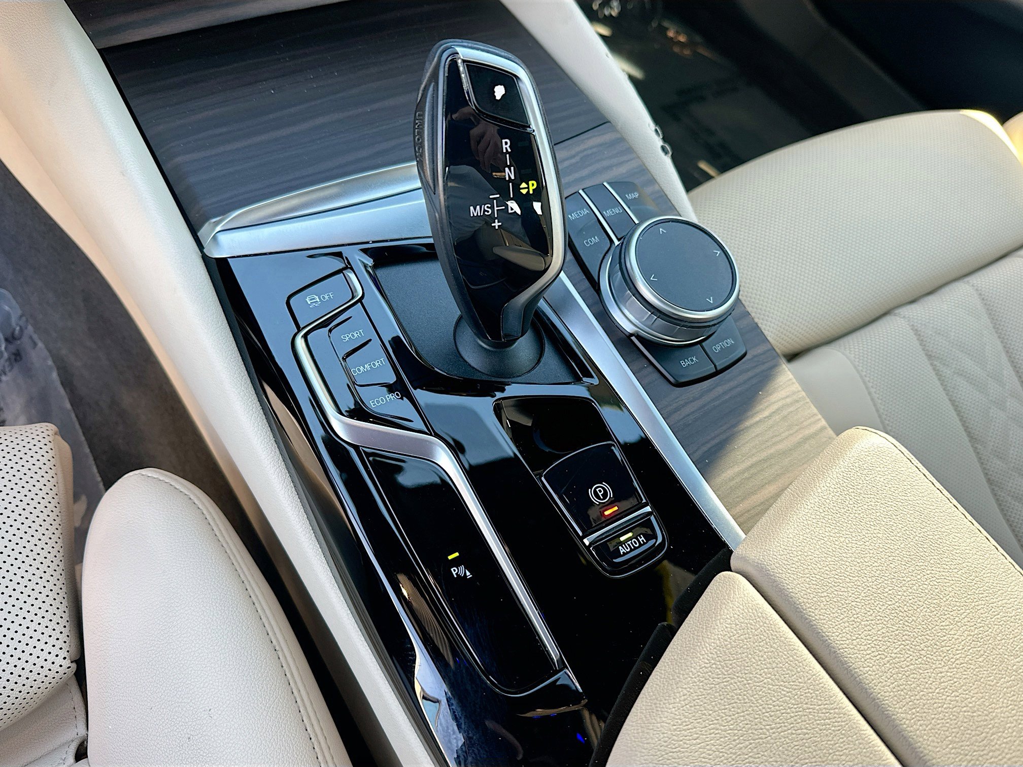 Used 2022 BMW 530i w/ Convenience Package image 17