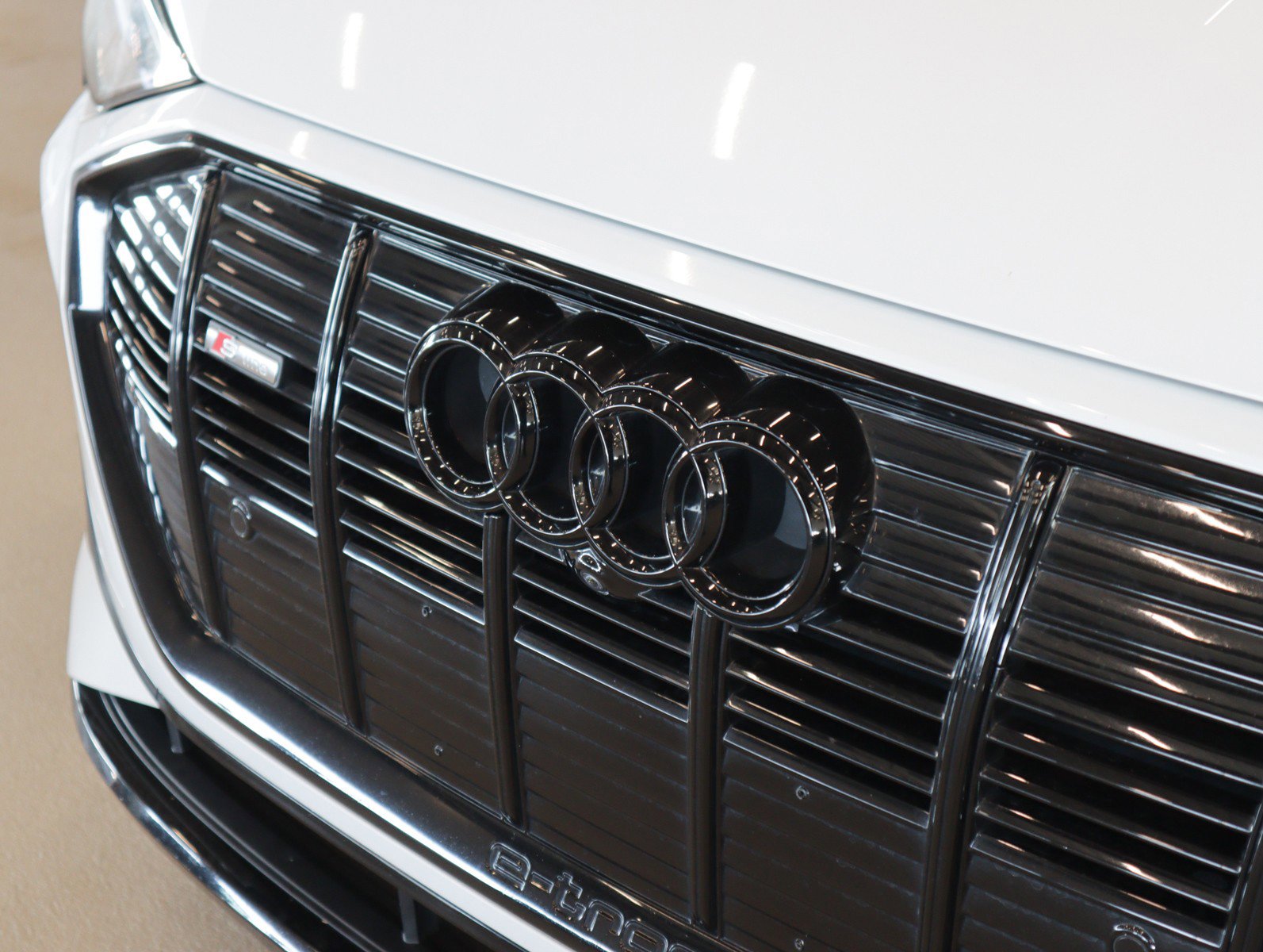 Used 2023 Audi e-tron Premium w/ Convenience Plus Package image 28