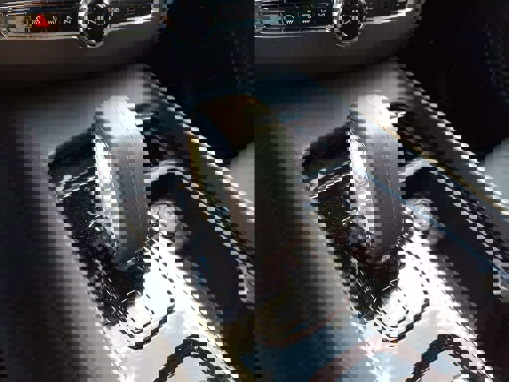 Certified 2025 Volvo XC60 B5 Core image 24