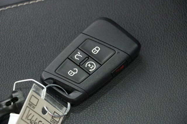 Used 2023 Volkswagen Tiguan SE R-Line FWD image 37