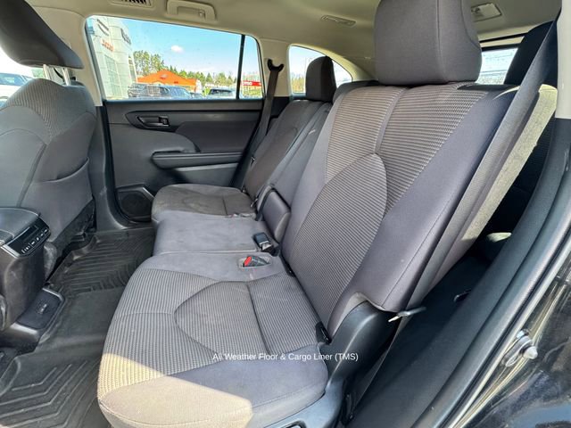 Used 2022 Toyota Highlander LE AWD/4WD image 22