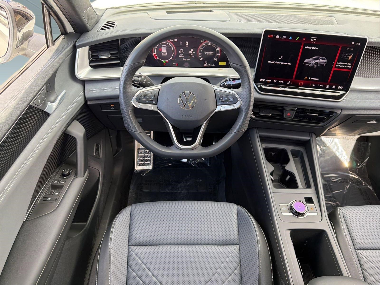 Used 2025 Volkswagen Tiguan SE R-Line image 27